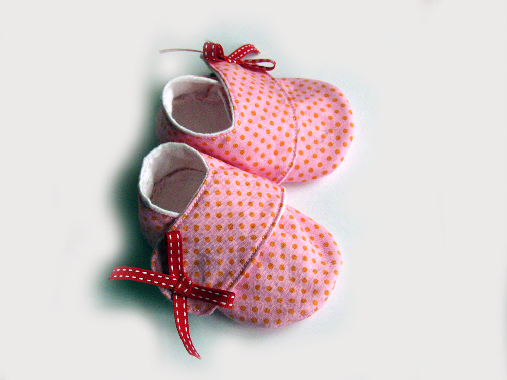 Baby Girl Shoesbooties, Size 0-6 Months, Pink Dot Sneakers. on Luulla