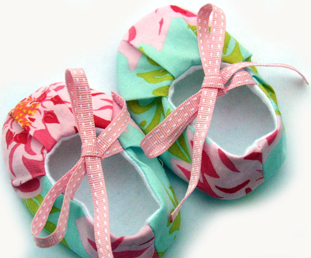 Baby girl shoes - booties, size 6-12 months in pink dahlias